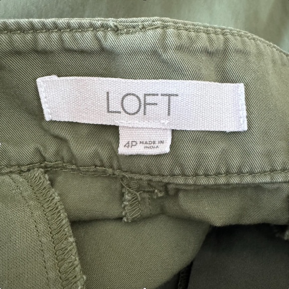 LOFT Wide Leg Pleated Green Pants Size 4P - Picture 9 of 12